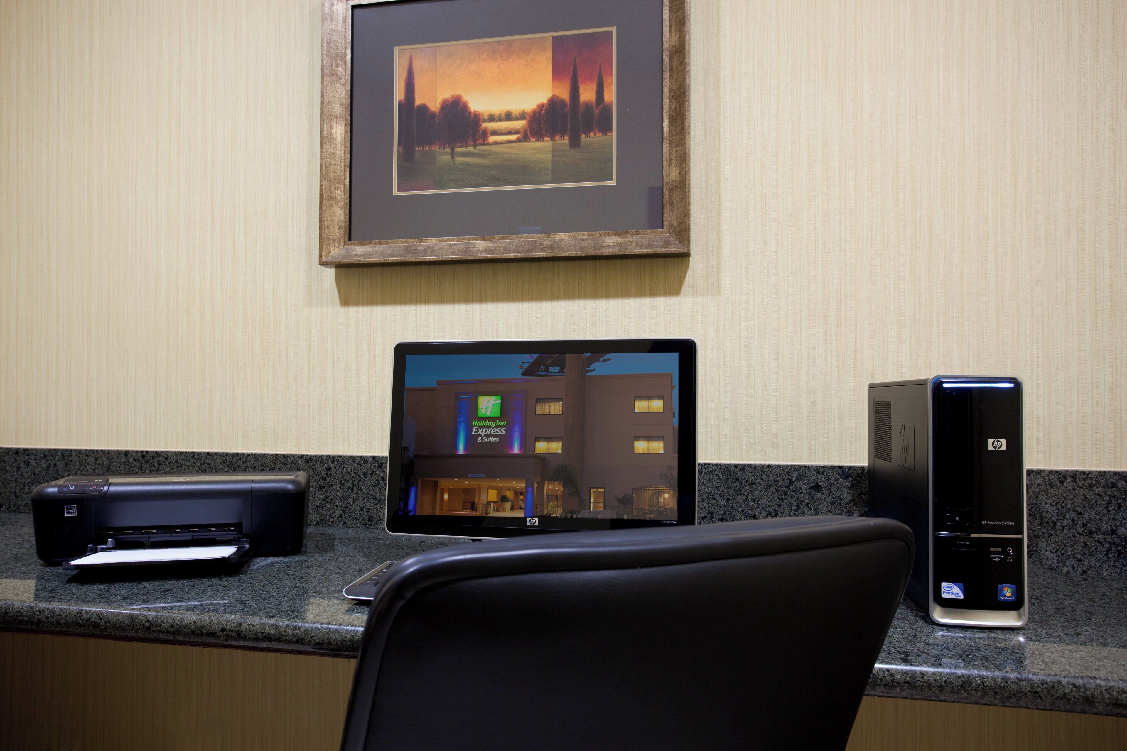 Photo - Holiday Inn Express & Suites Woodland Hills by IHG