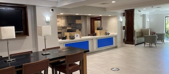 Holiday Inn Express & Suites Woodland Hills by IHG