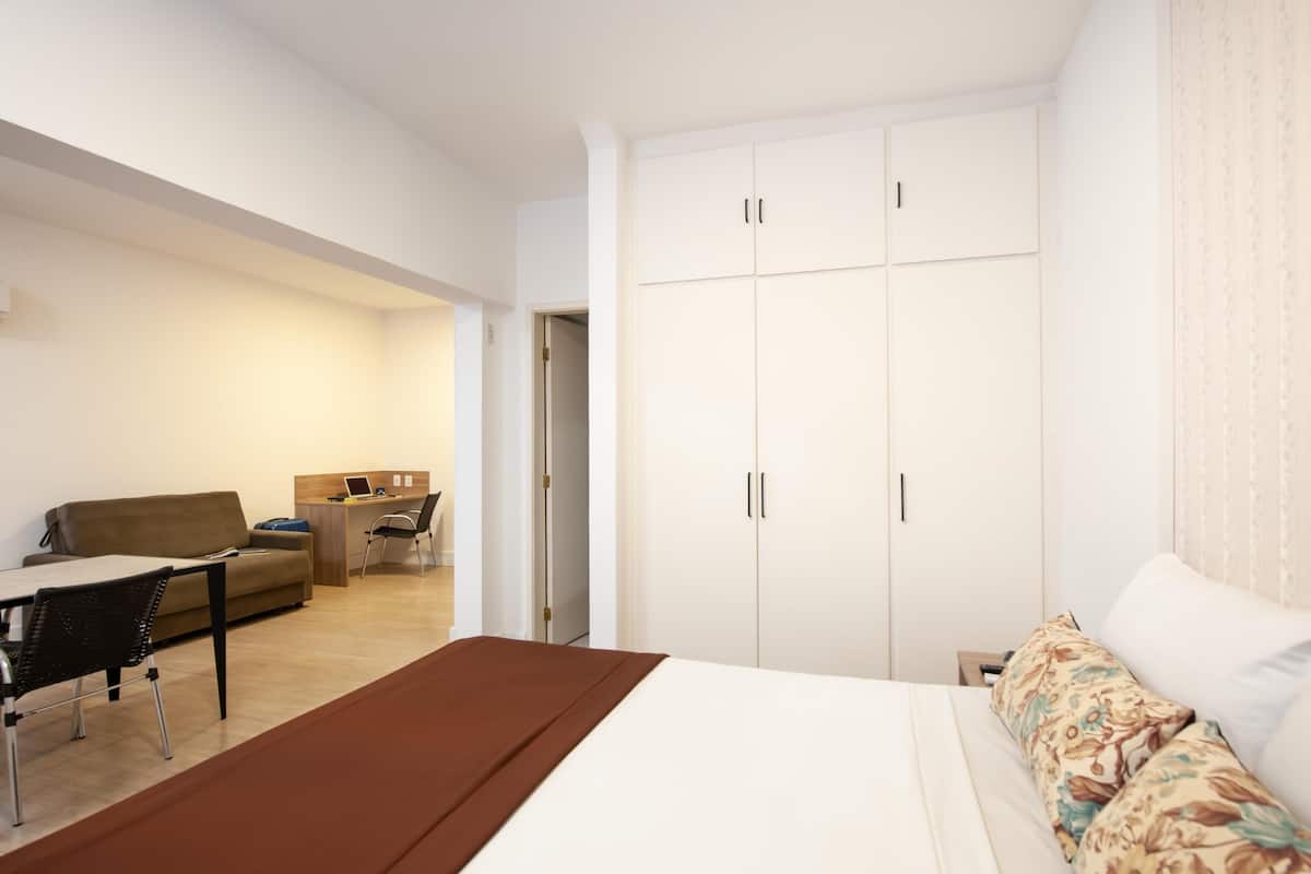 Minibar, Schreibtisch, Verdunkelungsvorhänge, kostenloses WLAN