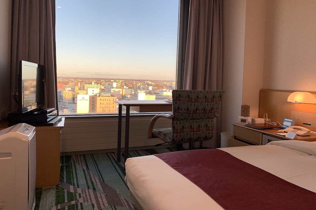 Premium bedding, in-room safe, desk, free WiFi
