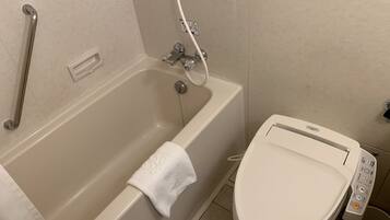 Combined shower/bathtub, free toiletries, hair dryer, slippers