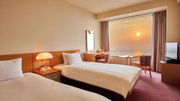 Premium bedding, in-room safe, desk, WiFi (free)