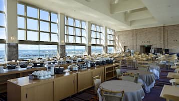 2 restaurants servant le petit déjeuner, spécialités Cuisine chinoise