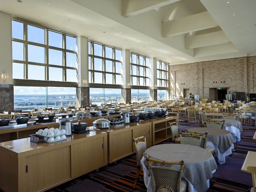 2 restaurantes; se sirve desayuno, almuerzo y cena; cocina china