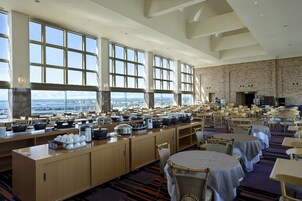 2 restaurants, breakfast, lunch, dinner served; Chinese cuisine