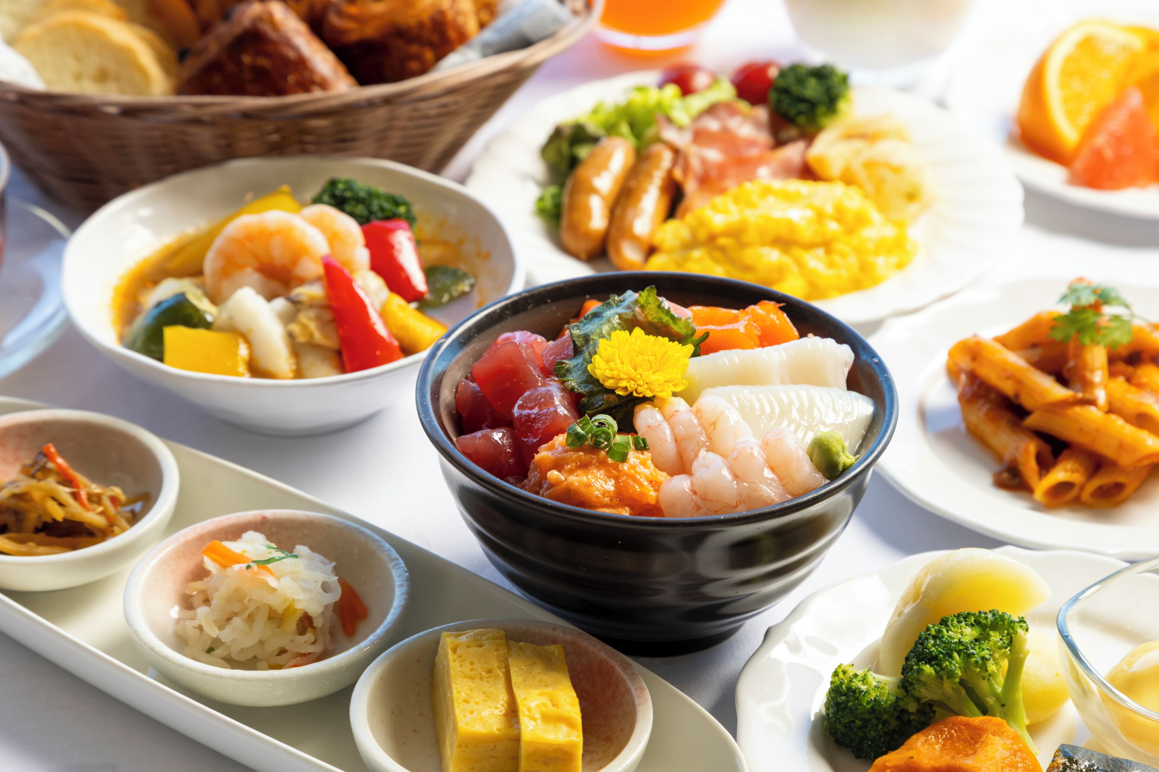 2 restaurantes; se sirve desayuno, almuerzo y cena