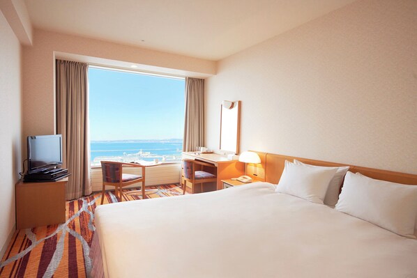 Premium bedding, in-room safe, desk, free WiFi