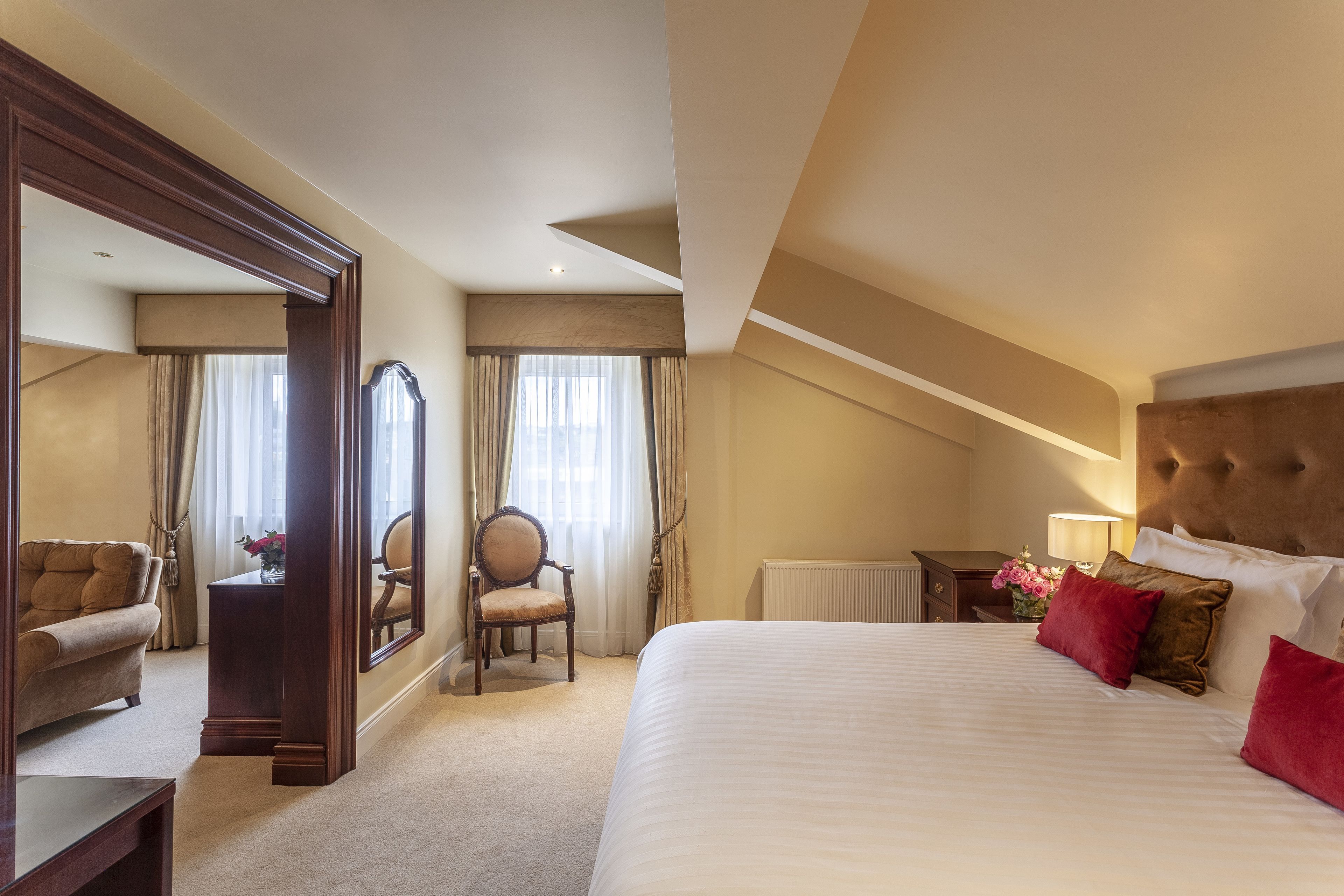 suite (ambassador) | in-room safe, desk, soundproofing, iron/ironing board