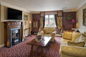 Superior Suite | Living area | TV - Canal Court Hotel (Newry)
