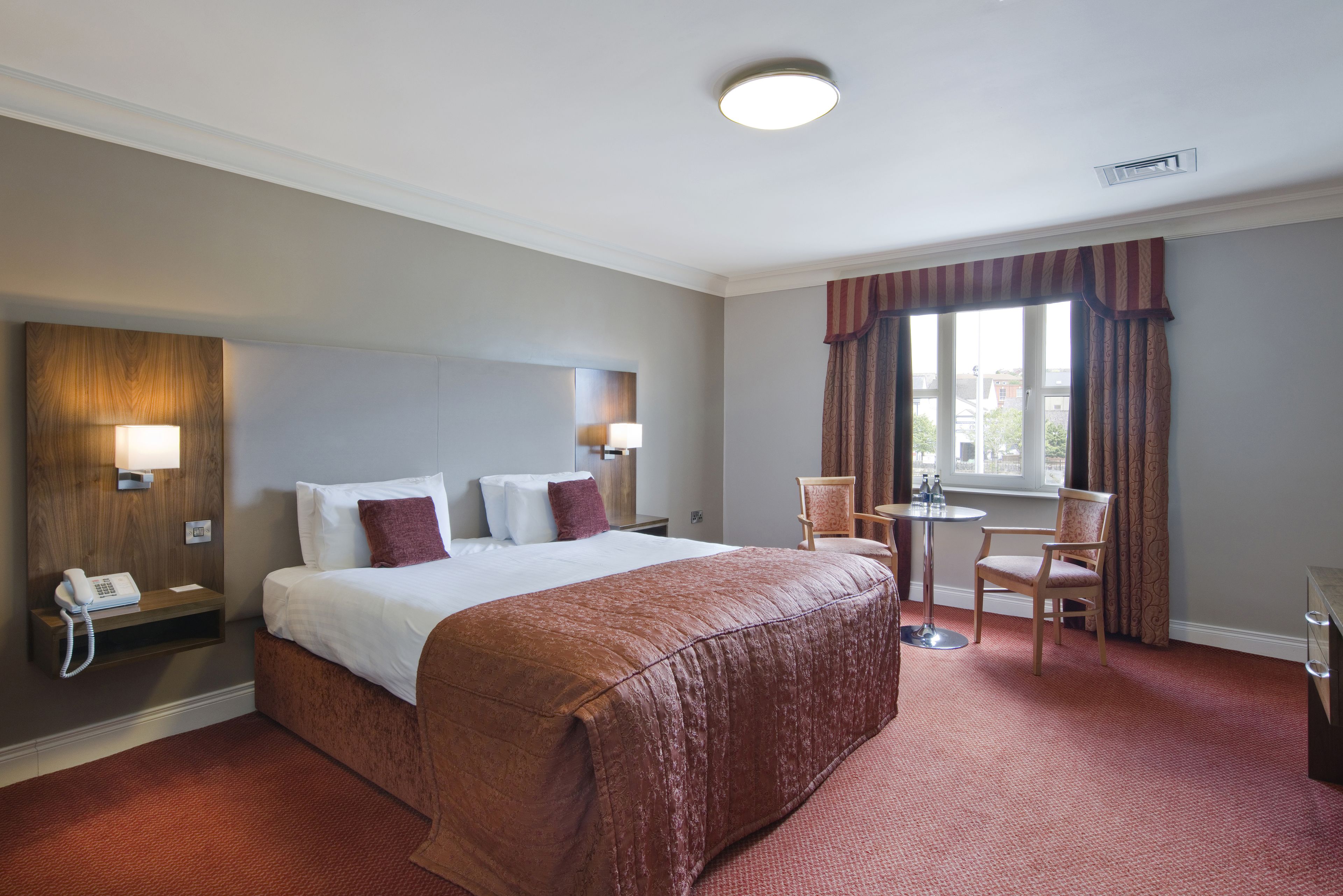 Deluxe Double Room | In-room safe, desk, soundproofing, iron/ironing board