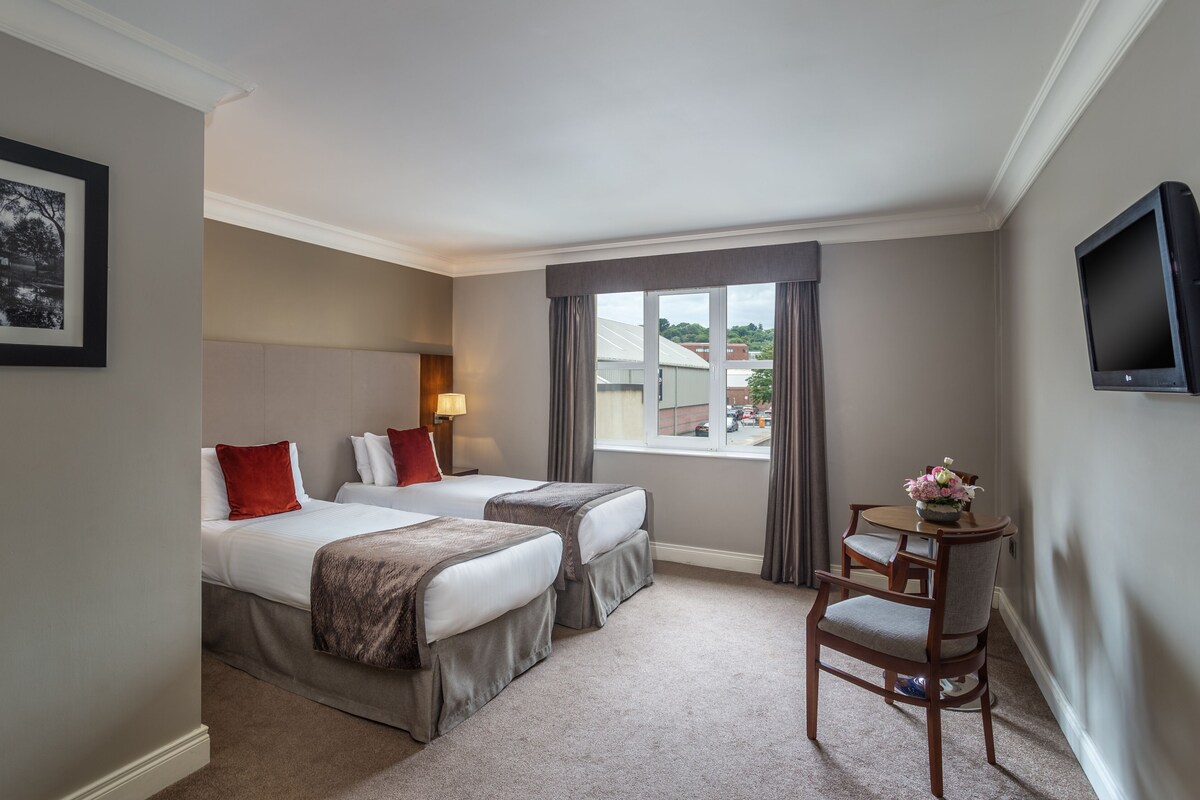In-room safe, desk, soundproofing, iron/ironing board