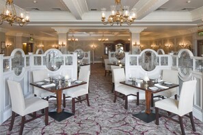 2 restaurants, breakfast served - Canal Court Hotel (Newry)