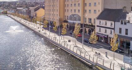 Canal Court Hotel