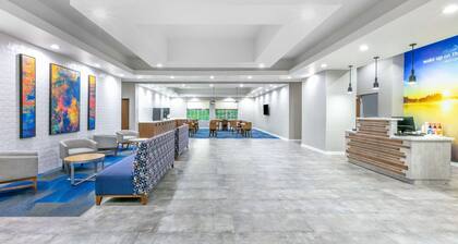 La Quinta Inn & Suites by Wyndham Jacksonville TX