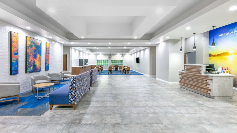 La Quinta Inn & Suites by Wyndham Jacksonville TX