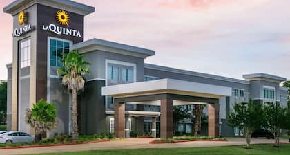 La Quinta Inn & Suites by Wyndham Jacksonville TX