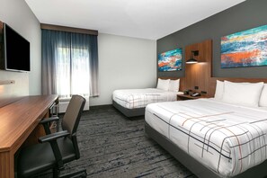 Premium bedding, desk, iron/ironing board, free WiFi