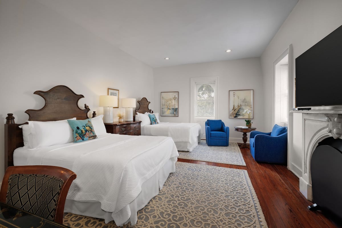 Suite, open haard | Luxe beddengoed, een kluis op de kamer, individueel gedecoreerd