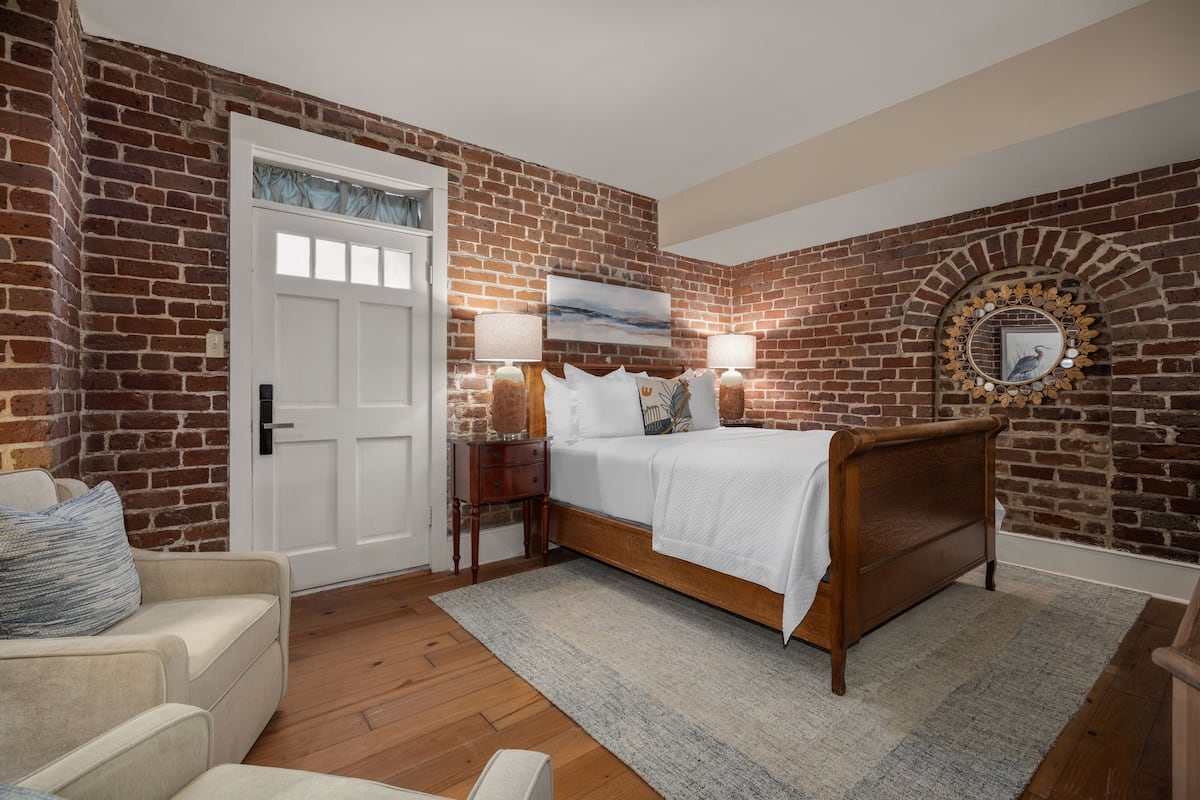 Kamer | Luxe beddengoed, een kluis op de kamer, individueel gedecoreerd