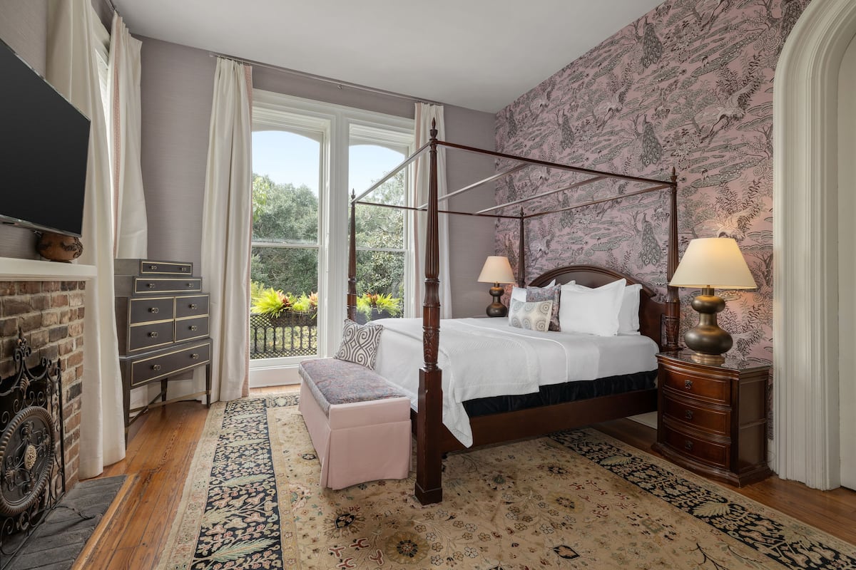 Suite, open haard | Luxe beddengoed, een kluis op de kamer, individueel gedecoreerd