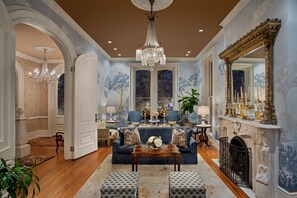 Lobby lounge - Hamilton-Turner Inn (Savannah)