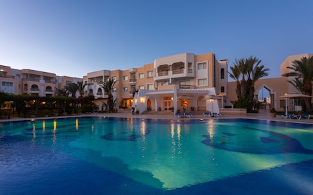 2 piscinas al aire libre