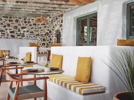 Se sirven desayunos, almuerzos y cenas; cocina mediterránea
