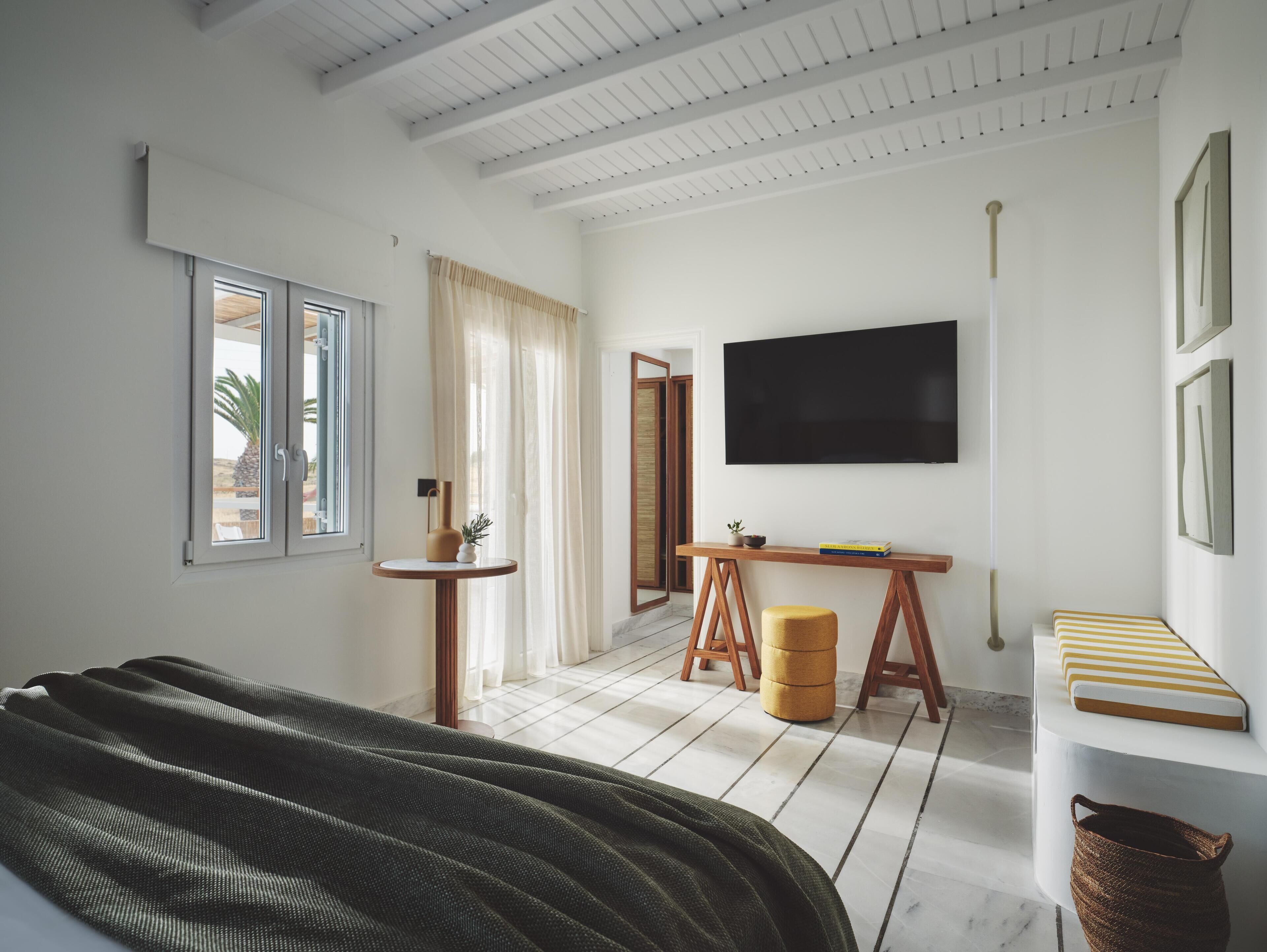 Hypo-allergenic bedding, minibar, in-room safe, individually decorated