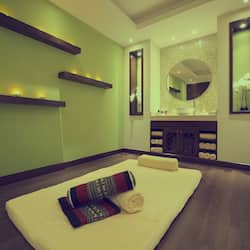 Couples treatment room(s), sauna, steam room, body treatments