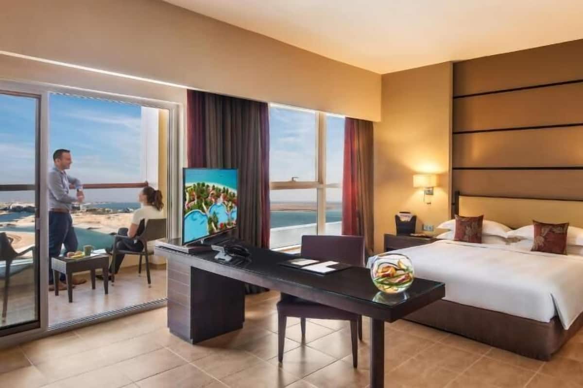 Allergikerbettwaren, Daunenbettdecken, Minibar, individuell dekoriert