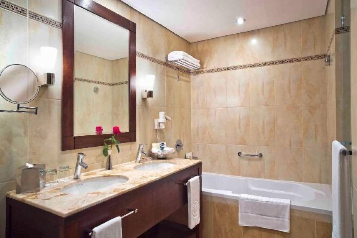 Bathroom | Hydromassage showerhead, eco-friendly toiletries, hair dryer, bathrobes