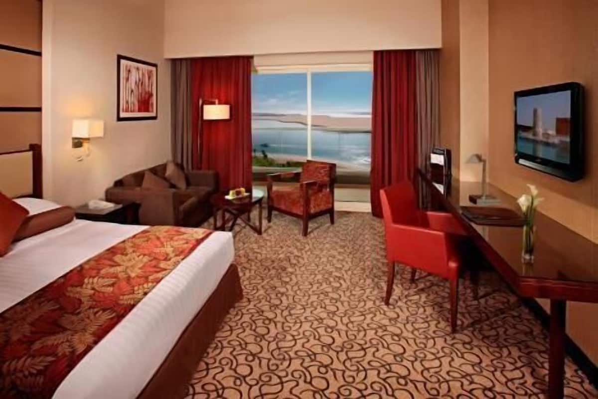 Allergikerbettwaren, Daunenbettdecken, Minibar, individuell dekoriert