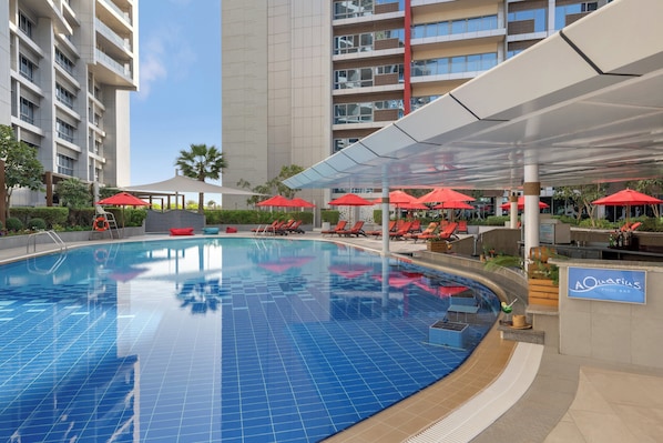 Utendørsbasseng, bassengtelt (inkludert) og bassengparasoller