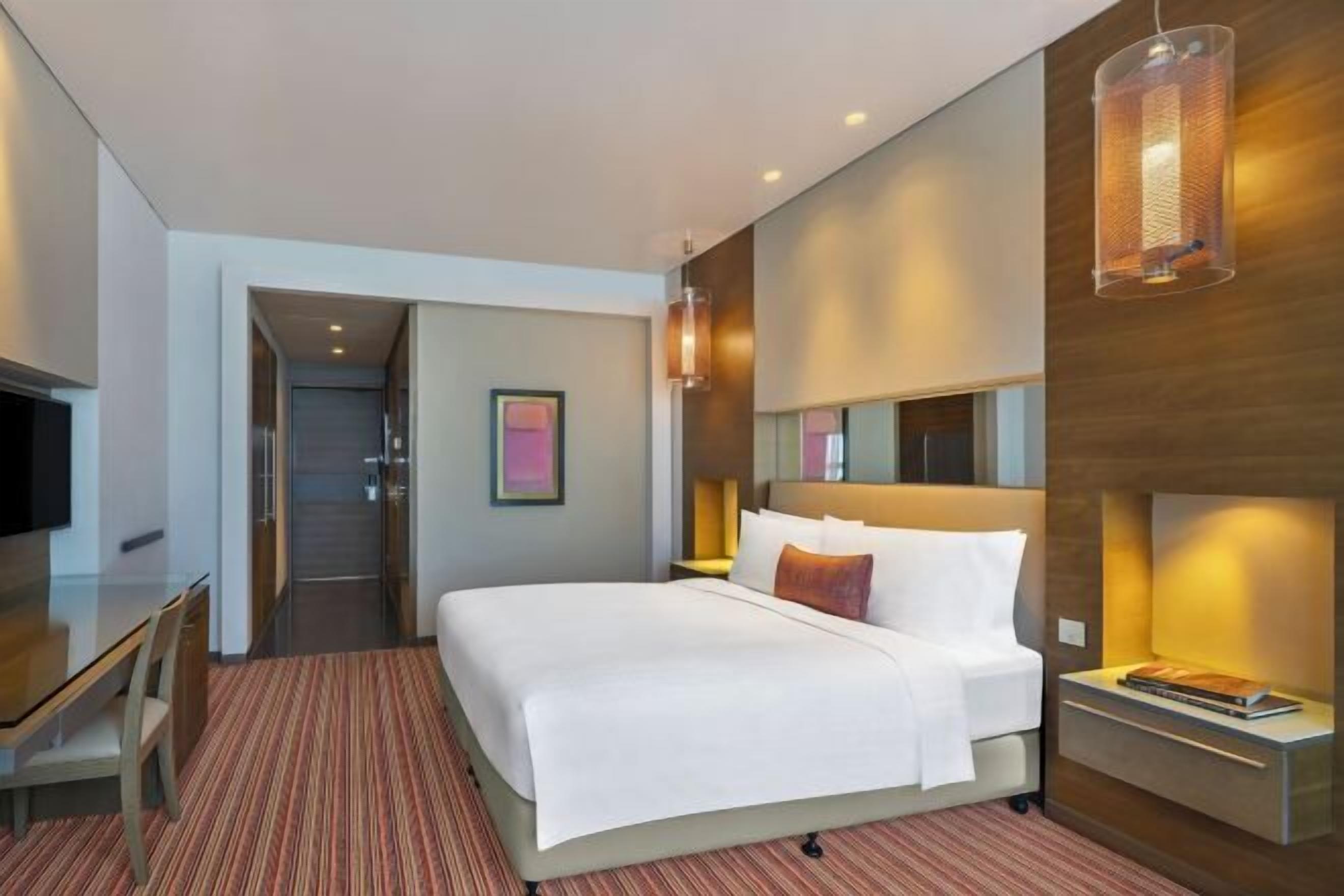 오리/거위털 이불, 미니바, 객실 내 금고, 책상