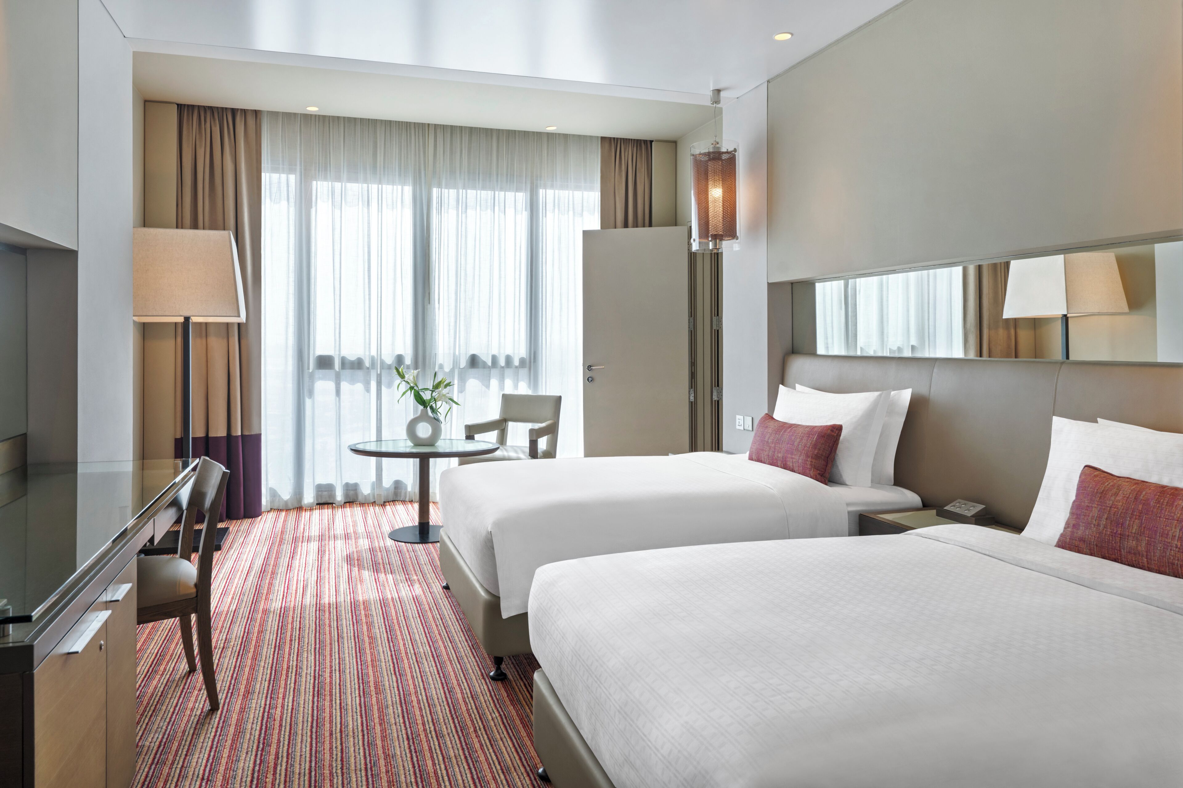 Dundyner, minibar, safe på rommet og skrivebord