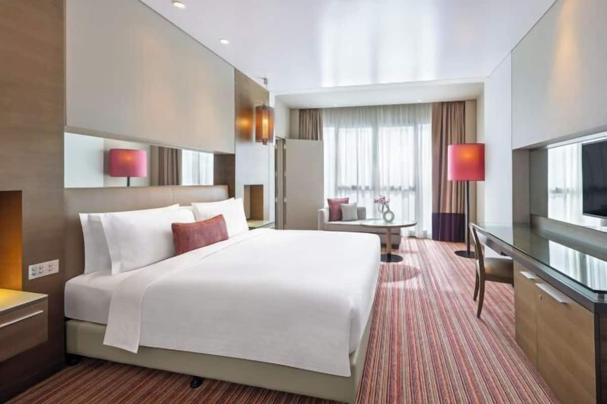 Down comforters, minibar, in-room safe, desk