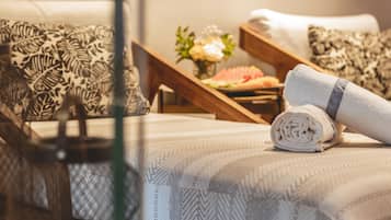 Couples treatment room(s), sauna, steam room, body treatments