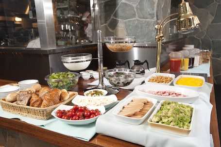 Desayuno buffet diario (JPY 1500 por persona)