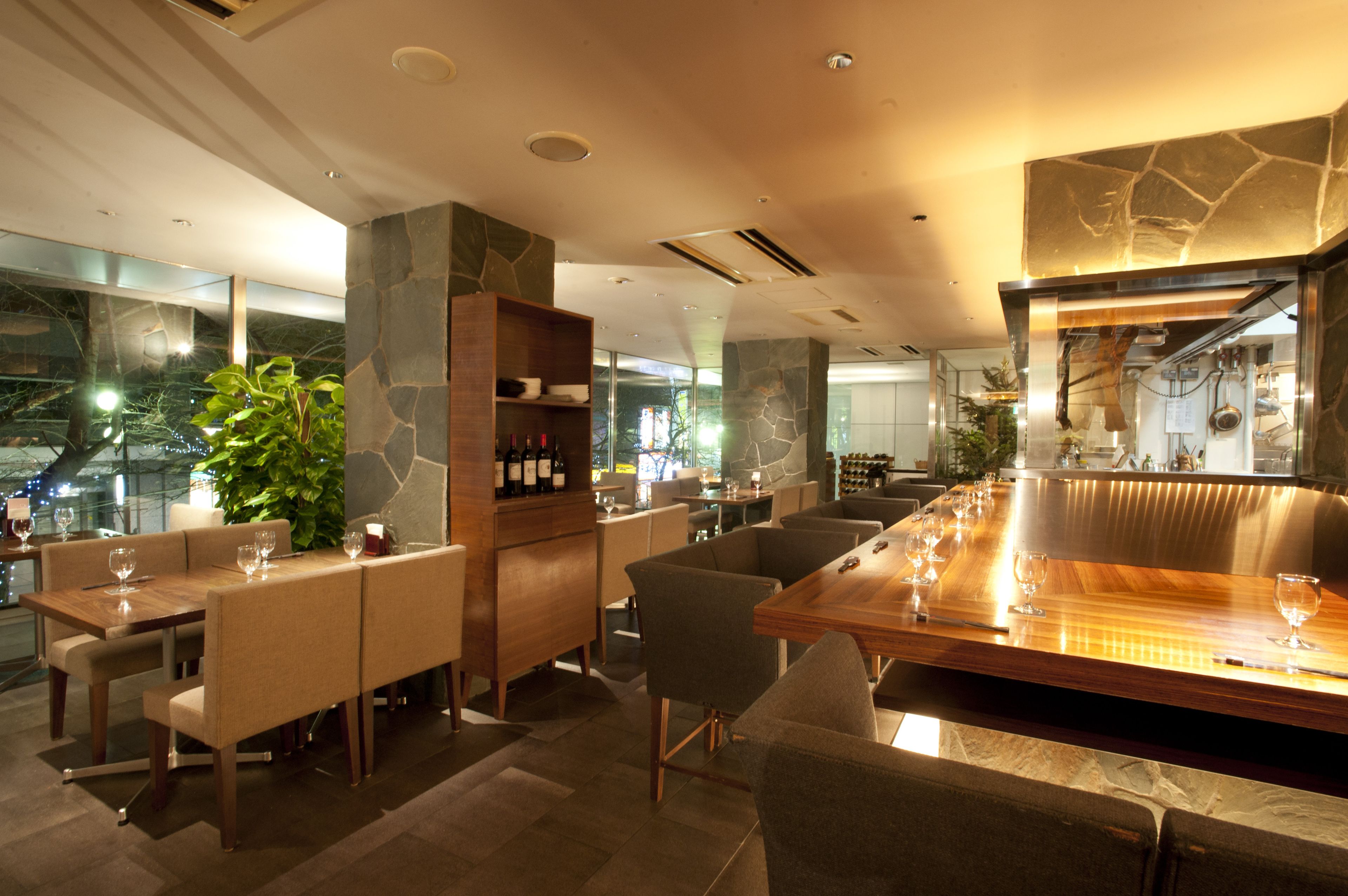 供应早餐、午餐和晚餐