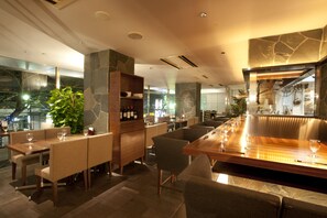 아침 식사, 점심 식사 및 저녁 식사 제공