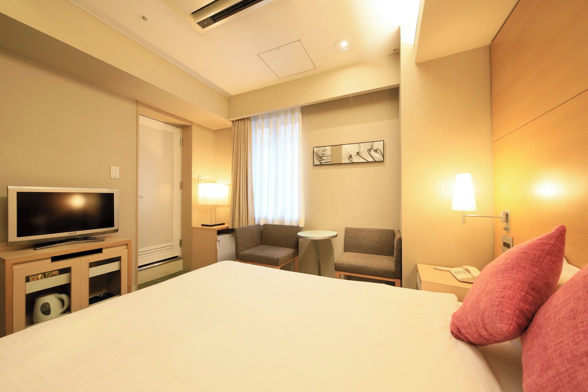 ダブルルームダブルサイズベッド 1 台 禁煙 | WiFi (無料)