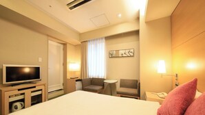 A hotel room with a bed, a TV, a desk, a chair, and a small table. - Yaesu Terminal Hotel (Tokyo)
