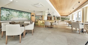 Dagelijks ontbijtbuffet (EUR 11.55 per persoon)