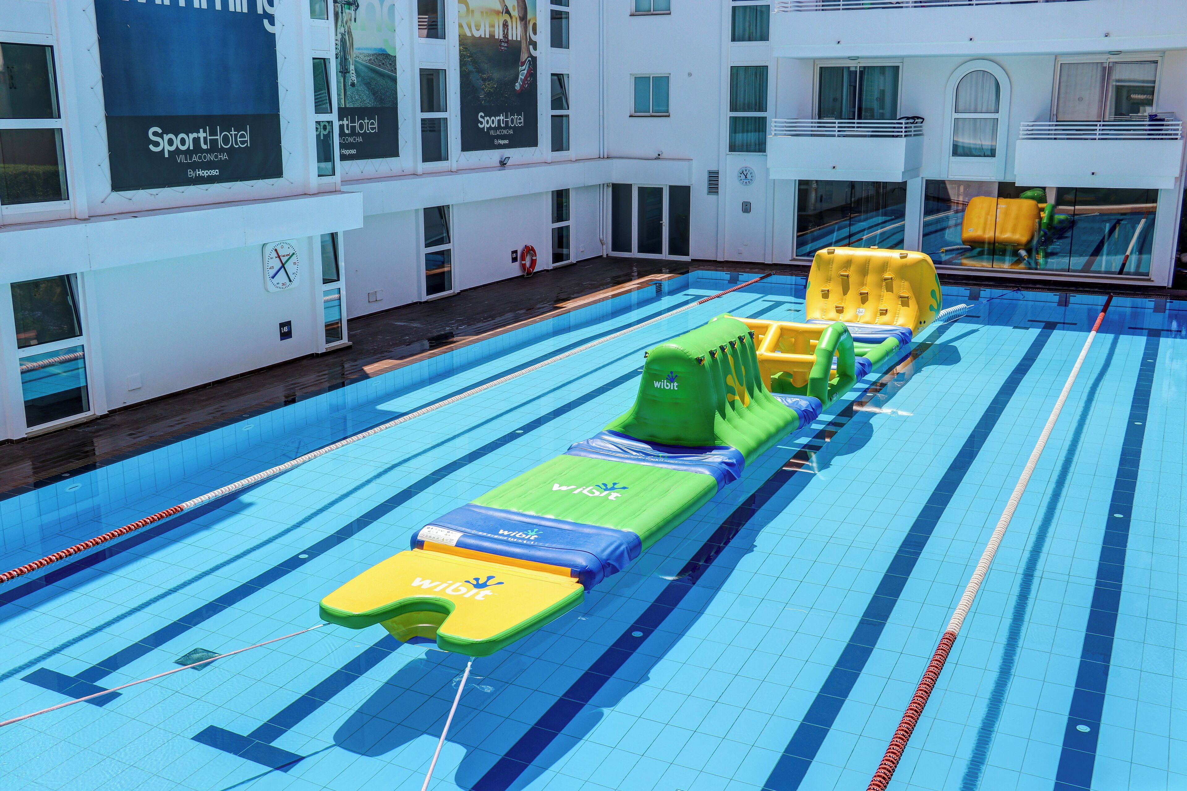 Piscina estreita