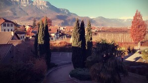 A residential area with houses, a clear sky, and mountains in the background.