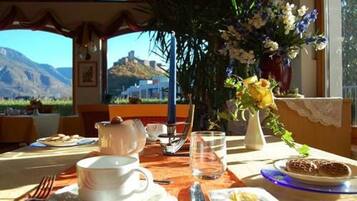 Tägliches inbegriffenes Frühstücksbuffet