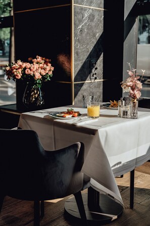 Frokostbuffé hver dag (EUR 29 per person)