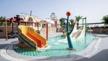 Indoor pool, 3 outdoor pools