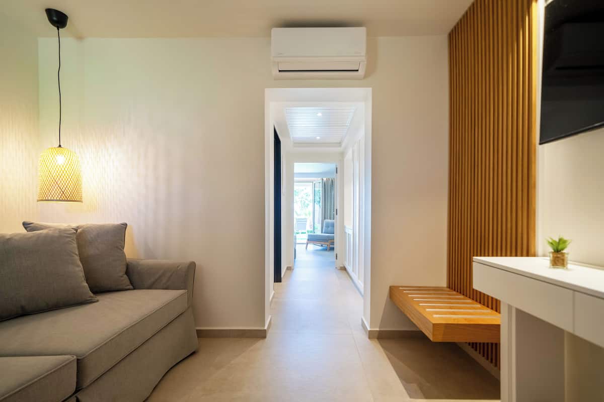 Minibar, in-room safe, individually decorated, individually furnished