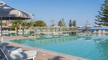 Indoor pool, 3 outdoor pools